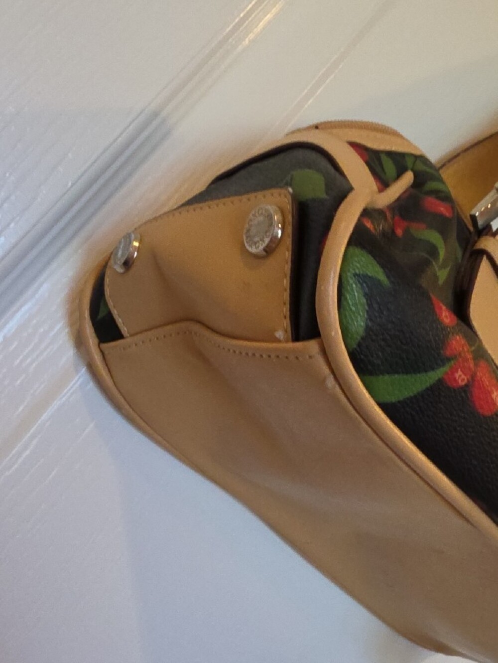 12x6x5" XOXO BRAND, Cherry Print Black & Tan Shoulder Bag W CHAIN ACCENT - Picture 6 of 8